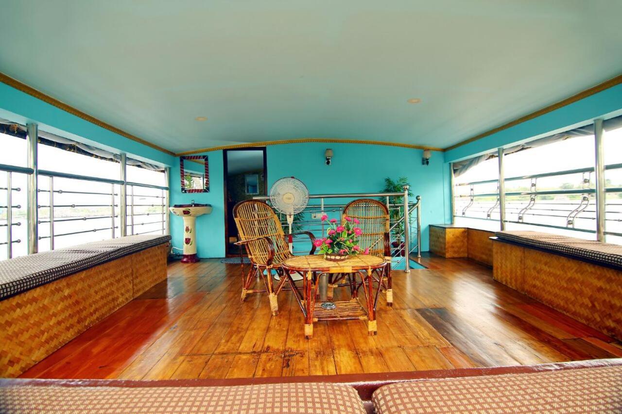 马拉利库兰 Marari Houseboat酒店 外观 照片