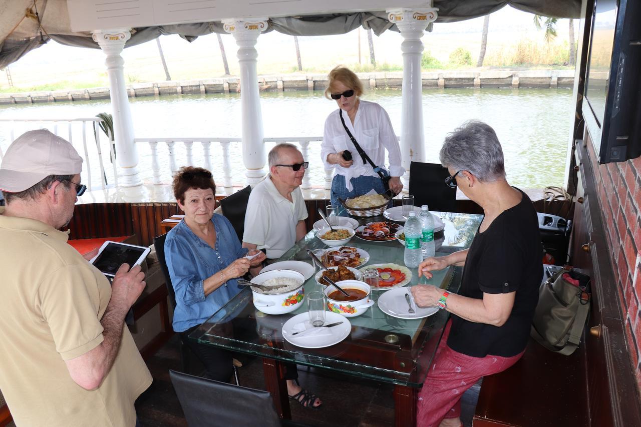 马拉利库兰 Marari Houseboat酒店 外观 照片